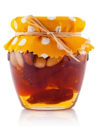 Orechy a marhule v mede 250g